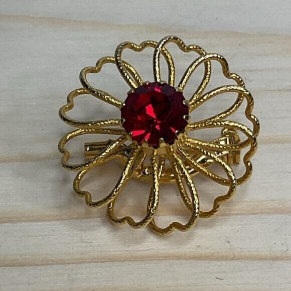 Vintage Gold Tone Flower Brooch With Red Rhinestone Center - Picture 3 of 4